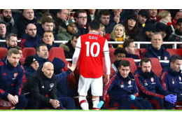 「エジルの態度は容認できない」 ユングベリ、手袋蹴りつけ事件に苦言 画像