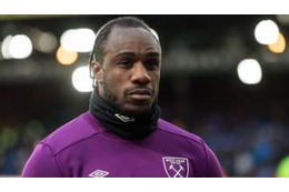 ウェストハムMF「高級車＆コスプレ」で他人の家に突っ込む…すごい写真がこれ 画像