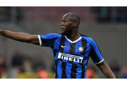 ルカク、アジアで表彰！衝撃の「名前間違い」とともに 画像