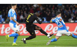 インテルFWルカク、相棒ラウタロを操った「爆走ゴール」がこれ 画像