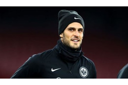 鎌田＆長谷部の同僚パシエンシア、野球もセンスある…ミート連発の映像がこれ 画像