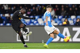 ルカク、「111km爆裂シュート」でナポリGKの手首破壊はウソか 画像