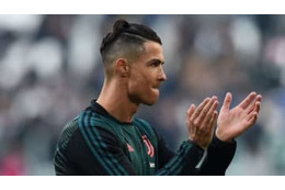 UEFA、ベスト11に「ロナウドをゴリ押し」…カンテがまた貧乏クジを引く 画像