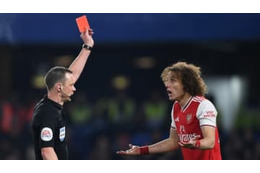 D・ルイス、古巣チェルシー戦で一発レッド！「問題の退場シーン」がこれ 画像