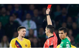 バルセロナ戦で物議の主審、試合から外される 画像