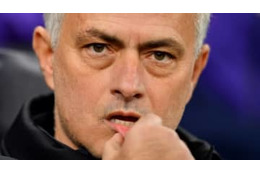 モウリーニョ監督のスキンヘッド、動画で見ると強烈だった 画像