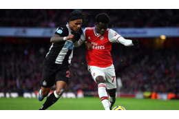 アーセナル18歳サカがすごい！2人を瞬殺した「超突破」がこれ 画像