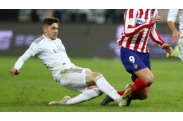 レアルを救った？物議を醸すバルベルデの「決死タックル」がこれ 画像