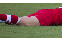 まさに鉄人！女子選手「脱臼した膝を殴って治す」強烈場面がこれ（閲覧注意） 画像