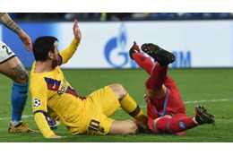 メッシ、CLでイエロー！「GKのお腹に激突スライディング」がこれ 画像