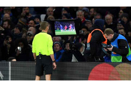 VARが見抜いた！CLであったレヴァンドフスキへの「顔面ヒット」がこれ 画像