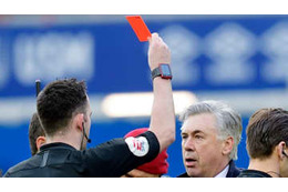 プレミアリーグで試合後の監督に一発レッド！「仰天シーン」がこれ 画像