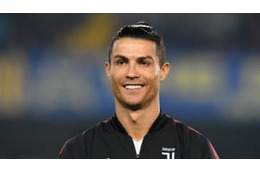 ロナウド、かっけぇな！クラシコ観戦中にやってた「男前対応」がこれ 画像