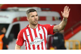 日本に感謝のポドルスキ、トルコでぶち込んだ「渾身ボレー」がこれ 画像