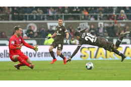 宮市亮もびびった！？頭から突っ込む「ずっこけフェイント」がすごい 画像