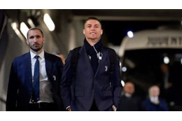 新型コロナで無観客…ロナウドがやった「無人エアハイタッチ」がこれ 画像