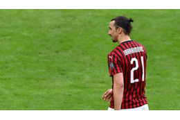 イブラヒモヴィッチ、無観客でやった「宝刀バイシクル未遂」がこれ 画像