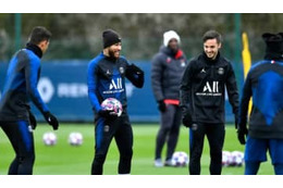 ネイマールもはしゃぐ！PSGの「ワチャワチャ罰ゲーム」がこれ 画像