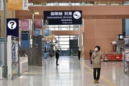 関空ロビー閑散、約8割欠航 画像
