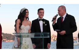 おめでとう！エジル、父親になる　元ミストルコの妻が娘出産 画像