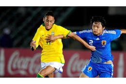 神童ネイマール、おじさんを怒らせた「裸足の高速エラシコ」がこれ 画像