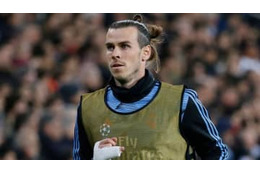 ベイルの超リフティングを見よ！またもゴルフで 画像