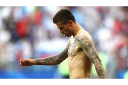 隔離ムシで無断帰国…30歳FW、18歳婚約者と密会　エリツィン氏孫娘 画像