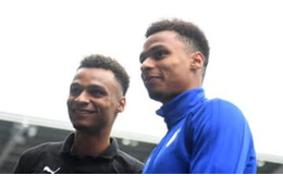 プレミアの双子選手「自宅待機のご老人たちに薬を届ける」場面が話題に 画像