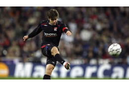 達人ジュニーニョが自画自賛！カーンを沈めた「最強ナックルフリーキック」がこれ 画像