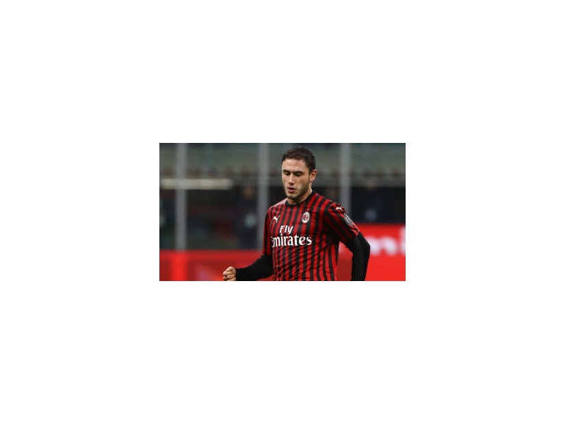 新型コロナで試合延期…ミランDF、1万キロ旅したファンを男気で救う！