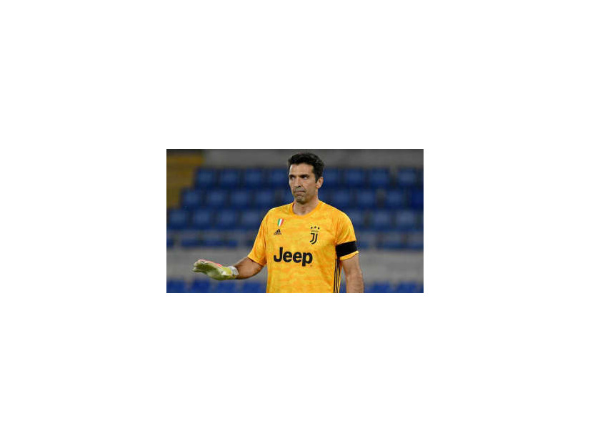 42歳ブッフォン、「神業2連続セーブ」がこれ