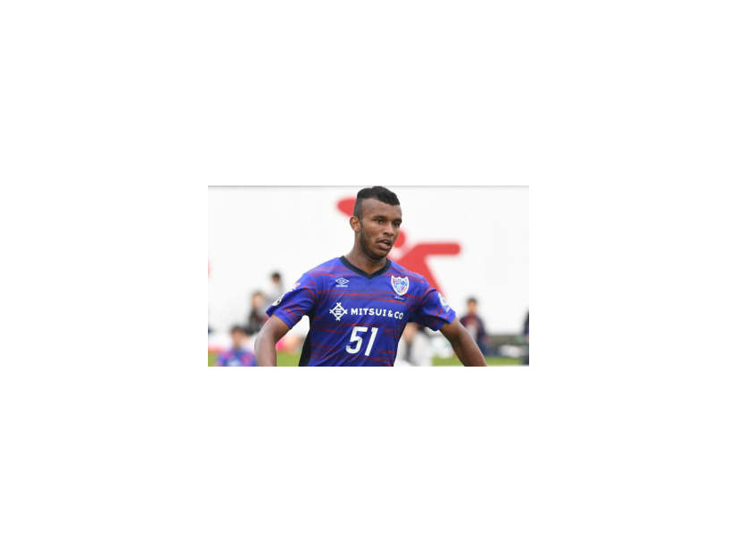 元FC東京のヴェローゾ、「おちょくりドリブル」で相手が怒タックル！味方監督からも怒られる