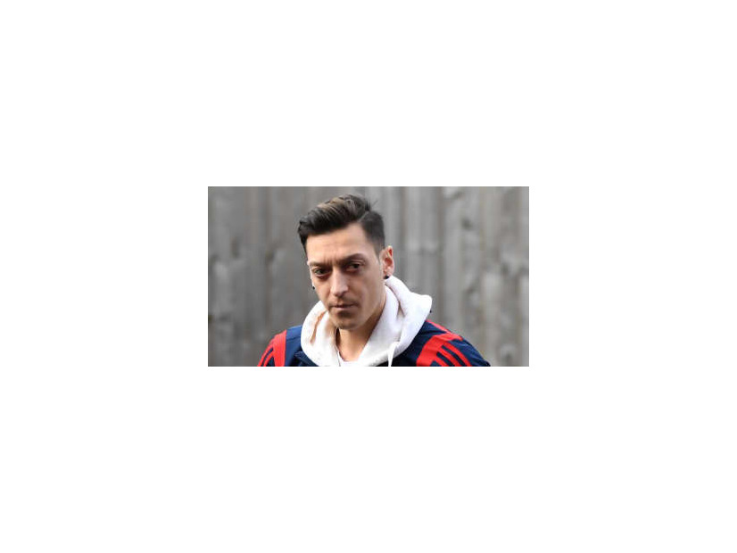 エジル、市民殺害疑惑のナイジェリア警察部隊についてツイート