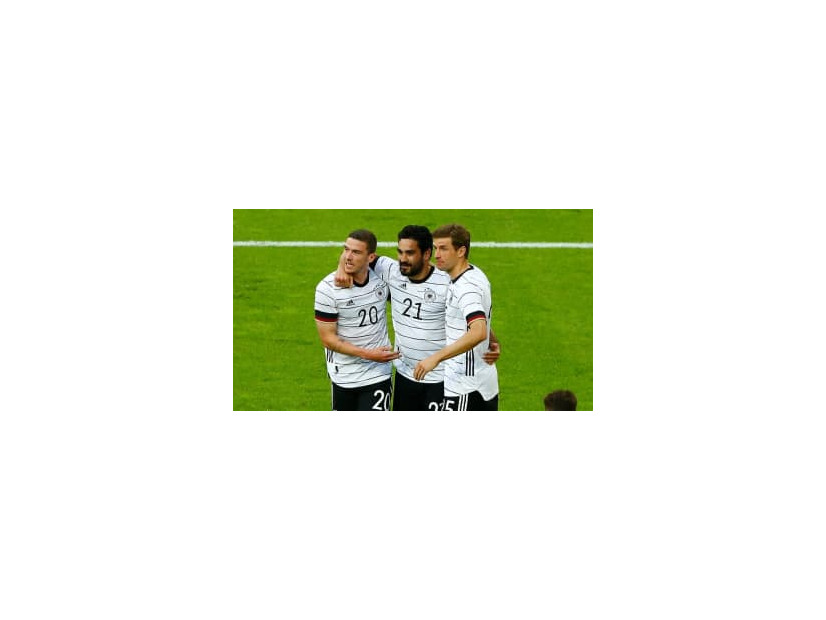 EUROでブレイク中！ドイツ代表ゴーセンス 「60分しか走らん」とミュラーがイジる