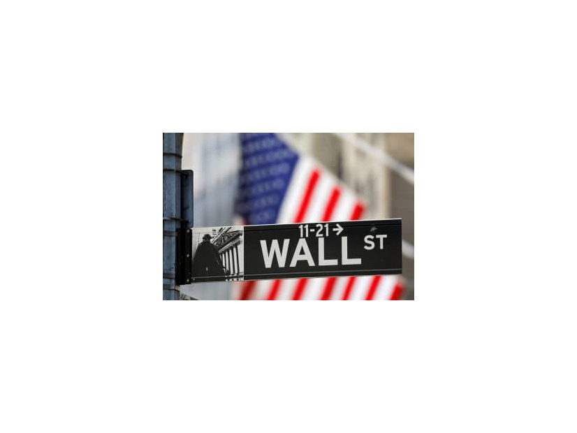 ニューヨーク・ウォール街にある標識（ロイター＝共同）