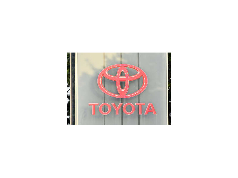 愛知県豊田市のトヨタ自動車堤工場の入り口に掲げられた同社のロゴマーク