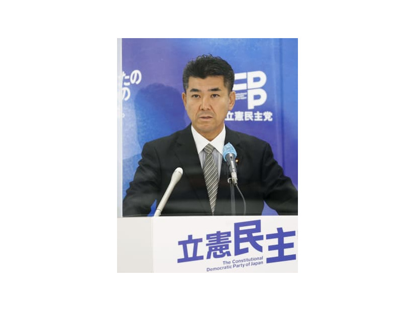 記者会見で質問に答える立憲民主党の泉代表＝24日午前、国会