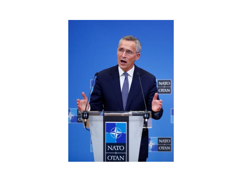 1月、ブリュッセルのNATO本部で記者会見するストルテンベルグ事務総長（ロイター＝共同）