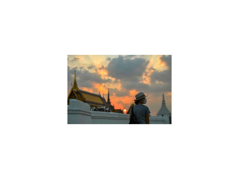 タイ・バンコクを観光する客＝1月7日（ロイター＝共同）