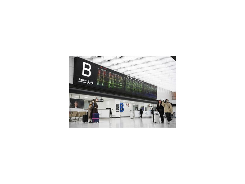 成田空港国際線の到着ロビー＝2月