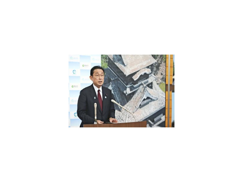 3カ国の首脳らとの会談を終え、取材に応じる岸田首相＝23日午後、熊本市（代表撮影）