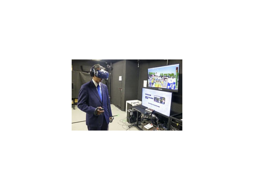 インターネット上の仮想空間「メタバース」を利用して演説する自民党の河野太郎広報本部長＝5日午後、東京都内