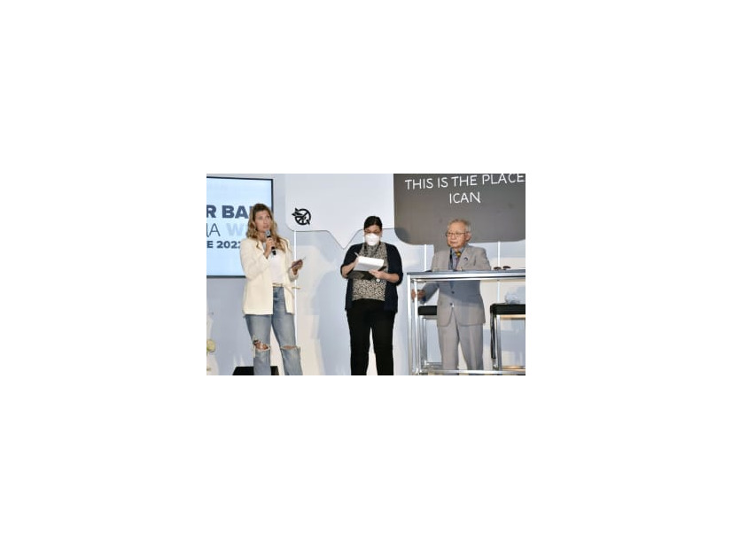 記者会見するICANのフィン事務局長（左）と被団協の木戸季市事務局長（右）＝19日、ウィーン（共同）