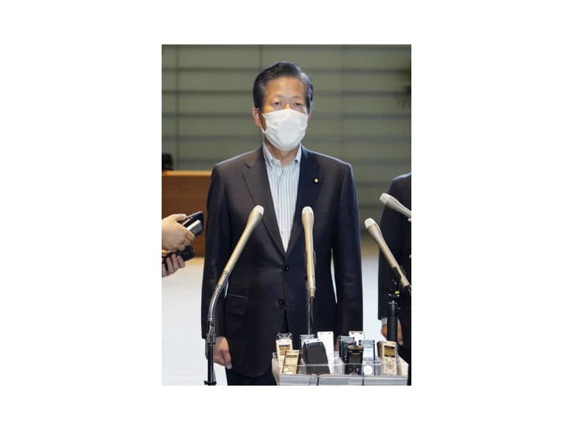 岸田首相との会談後、記者団の取材に応じる公明党の山口代表＝19日午後、首相官邸