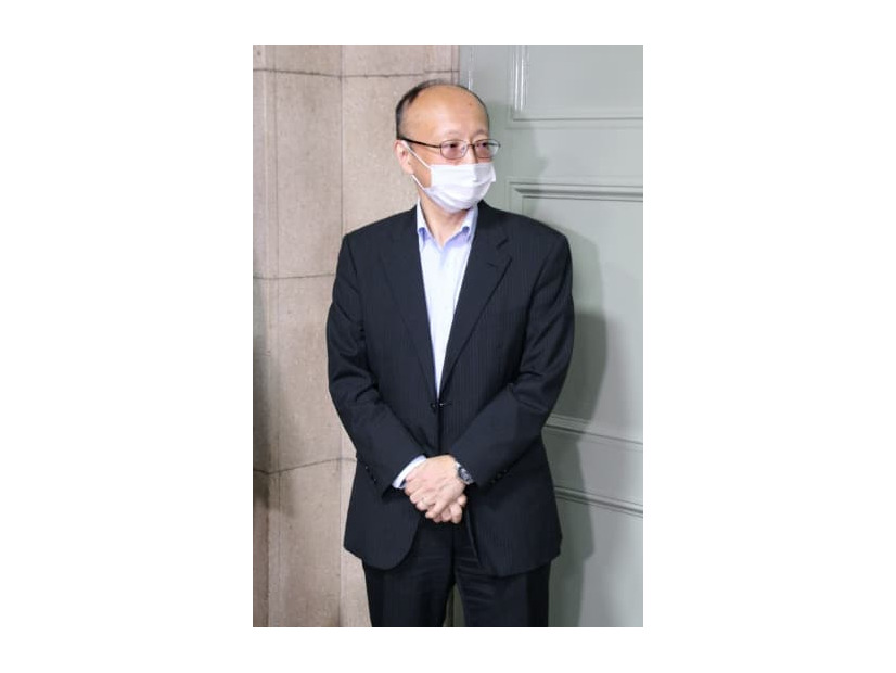 財務省と金融庁、日銀による会合後、記者会見する神田真人財務官＝8日午後、財務省