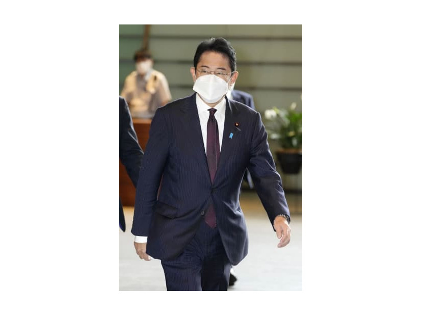 首相官邸に入る岸田首相＝14日午前