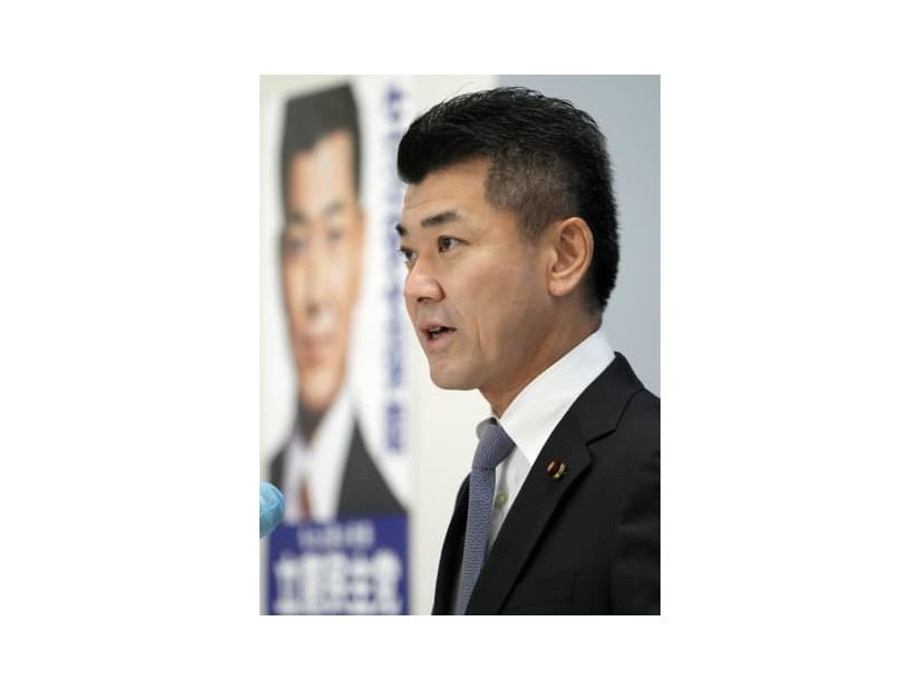 記者会見する立憲民主党の泉代表＝22日午前、国会