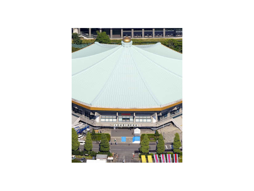 安倍元首相の国葬が行われる日本武道館＝26日午後2時5分、東京都千代田区（共同通信社ヘリから）