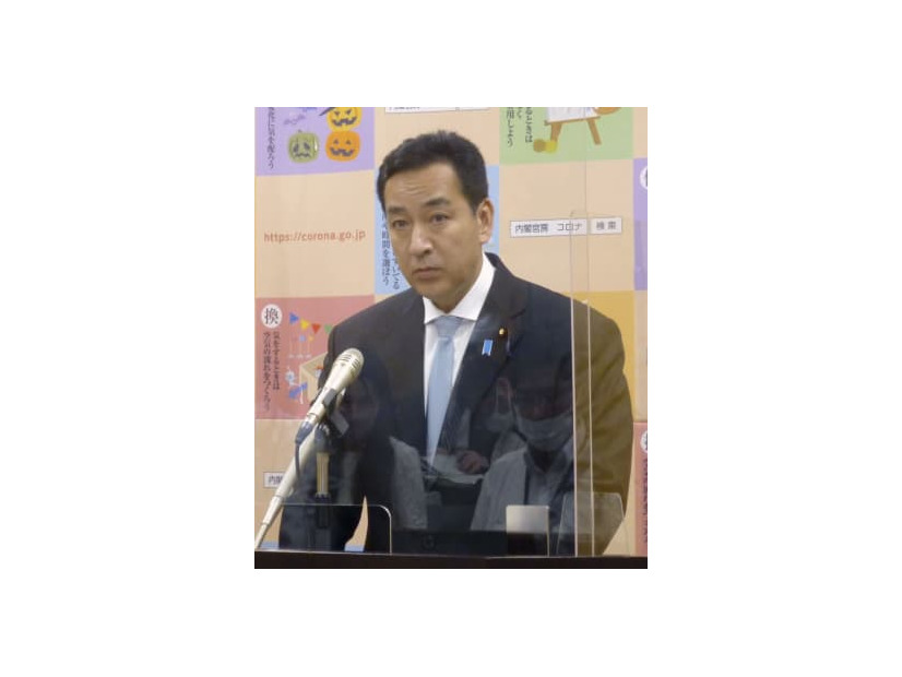 山際経済再生担当相