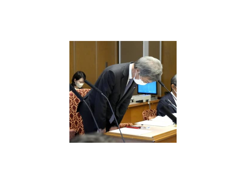 参院議運委で自身の発言を撤回し謝罪する自民党の石井準一参院議院運営委員長＝19日午後
